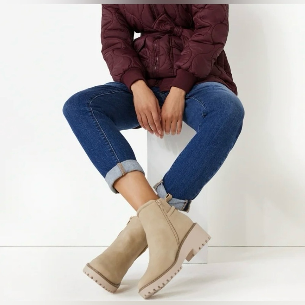 NWOB Chelsea Boots